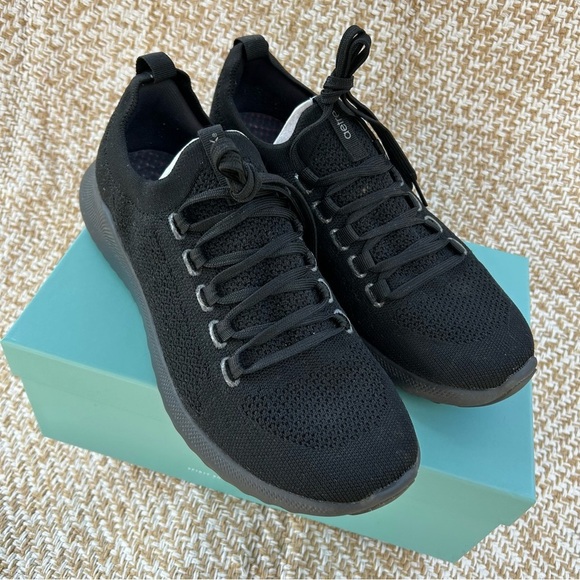 Aetrex Shoes - Aetrex Carly Arch Support Sneakers in Black